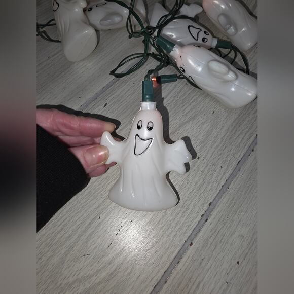 Vtg Blow Mold Scary/Happy Ghost String Lights Halloween Decorations - Picture 5 of 5